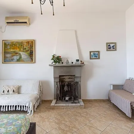 Villa Maria Himare Fshat