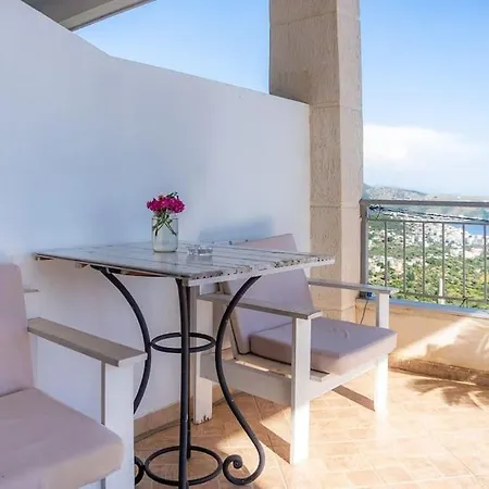 Villa Maria Himare Fshat